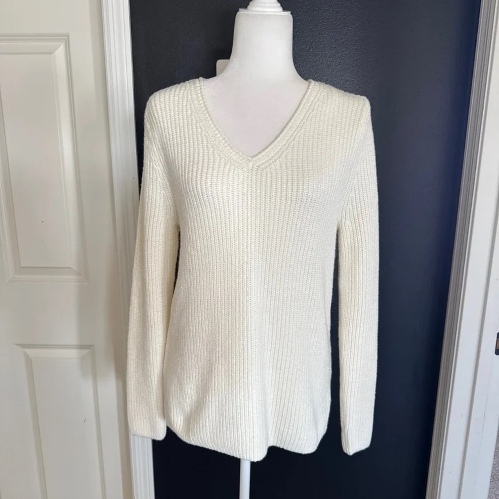 Lands’ End Cream shaker knit V-neck sweater 
size Medium